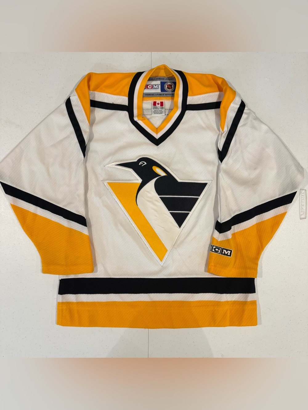 Vintage CCM Pittsburgh Penguins NHL Hockey jersey size youth large XL